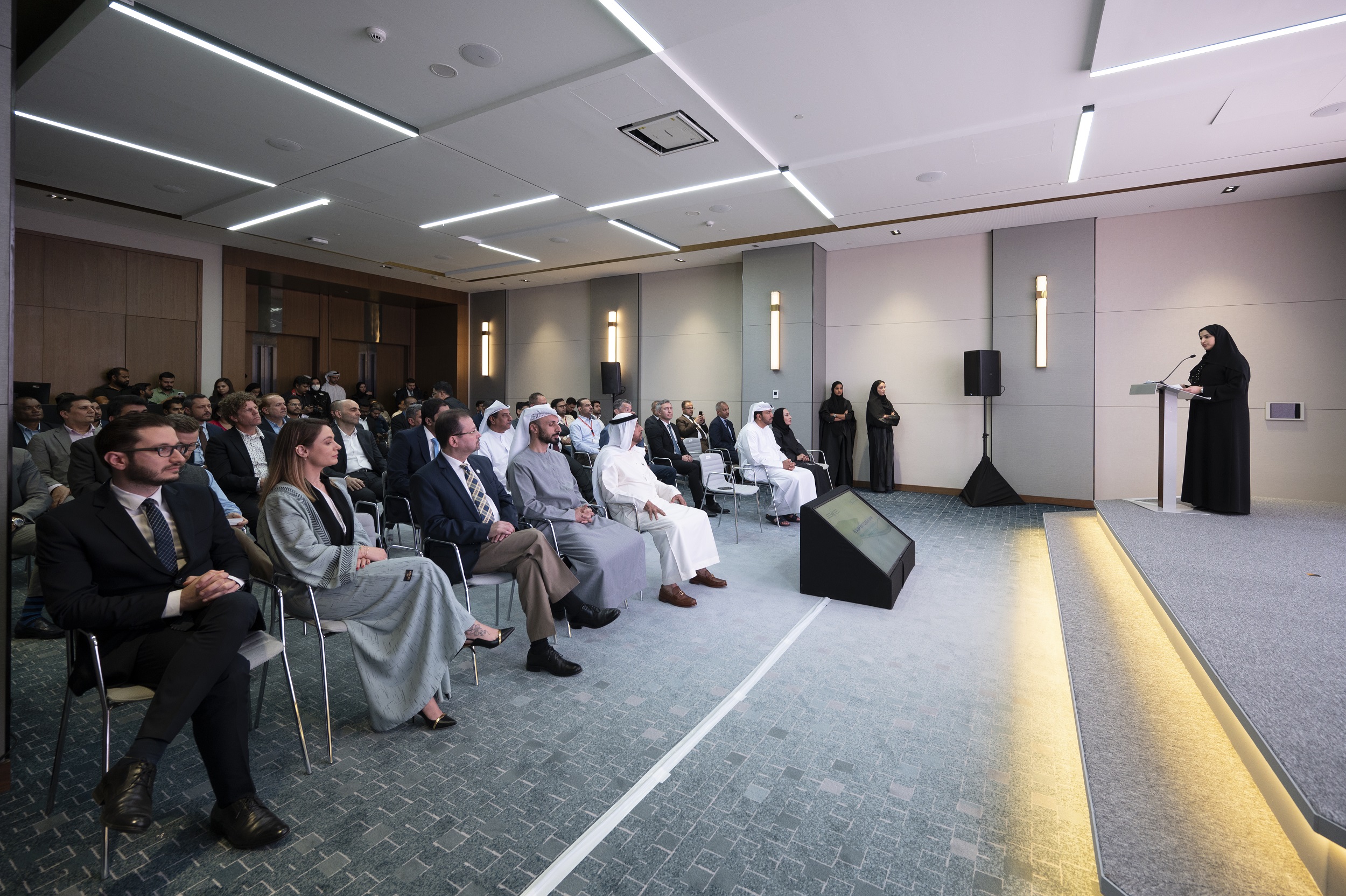 100 industrial leaders graduate from joint MoIAT-MBZUAI Leadership 4.0 training program 